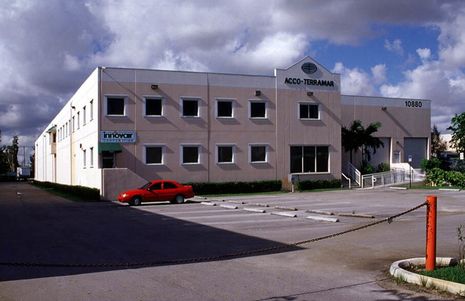 10880 NW 27th St, Miami, FL à louer - Photo de l’immeuble – Image 2 sur 6