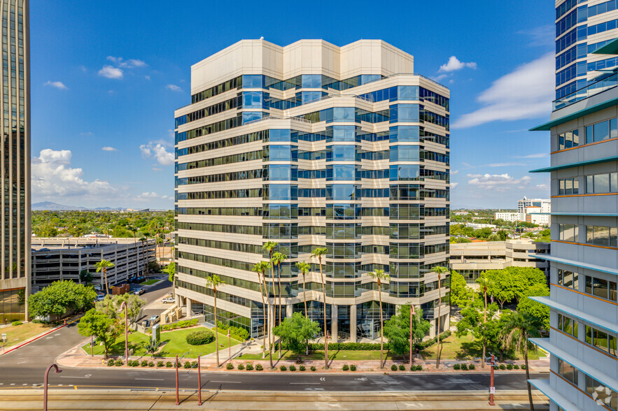 2700 N Central Ave, Phoenix, AZ à louer - Photo de l’immeuble – Image 2 sur 9