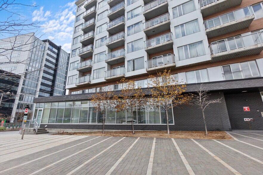 1155 Rue Saint-Charles O, Longueuil, QC à louer - Photo de l’immeuble – Image 2 sur 3