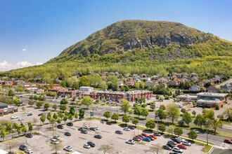 370-380 Boul Sir-Wilfrid-Laurier, Mont-St-Hilaire, QC - VUE AÉRIENNE  vue de carte