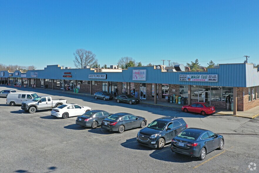 3917-3933 W Gate City Blvd, Greensboro, NC à vendre - Photo principale – Image 3 sur 5