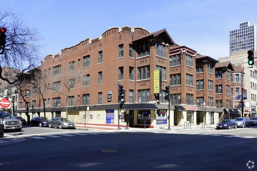 2811 N Pine Grove Ave, Chicago, IL à louer - Photo de l’immeuble – Image 3 sur 8