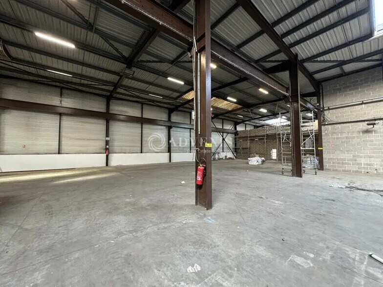 Local d’activités dans Le Thillay à louer - Photo intérieure – Image 2 sur 10