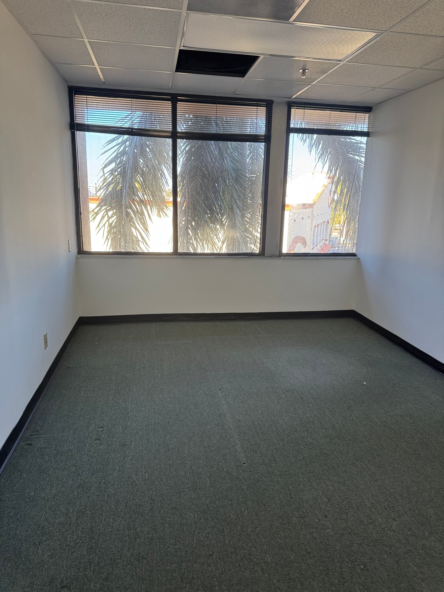 915 Middle River Dr, Fort Lauderdale, FL à louer Photo intérieure– Image 1 sur 5