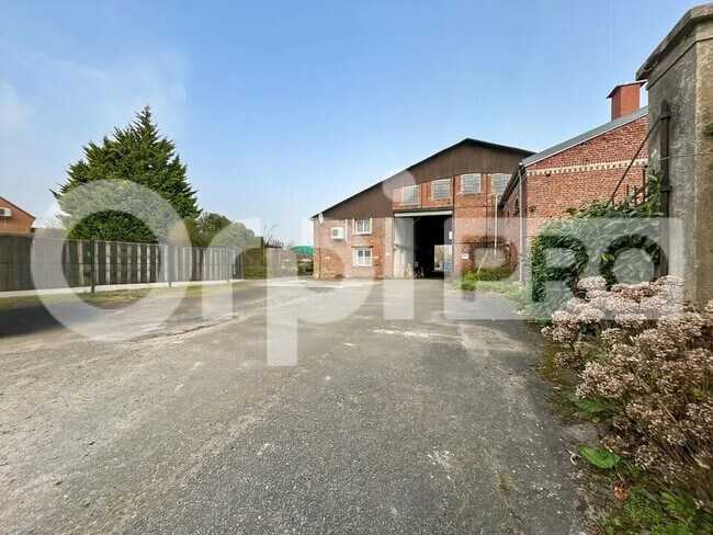 Plus de détails pour Local d’activités à vendre