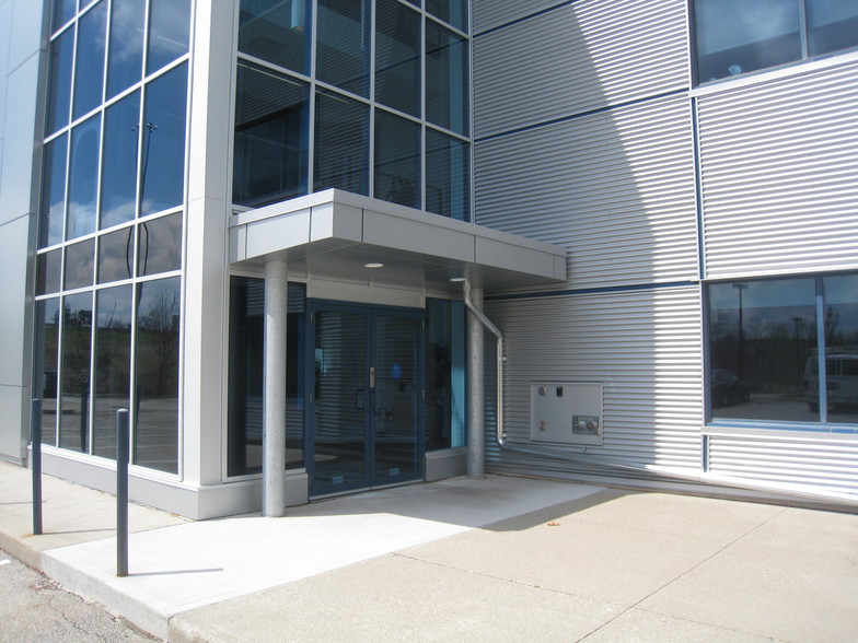 487 Riverbend Dr, Kitchener, ON à louer - Photo de l’immeuble – Image 3 sur 10