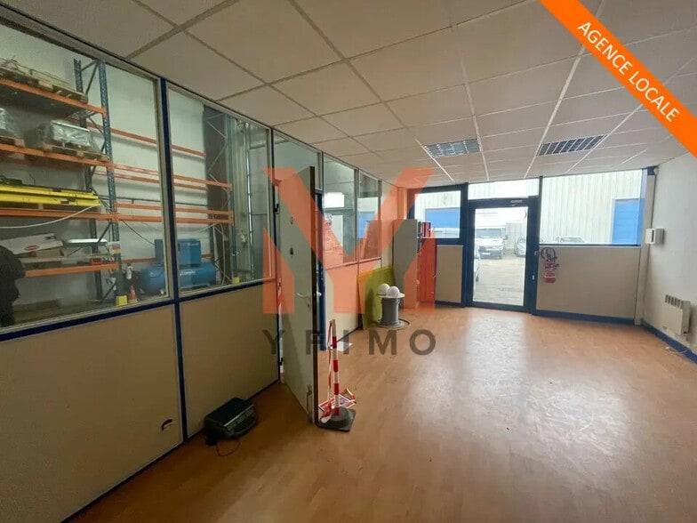 Local d’activités dans Les Mureaux à louer - Photo de l’immeuble – Image 3 sur 4