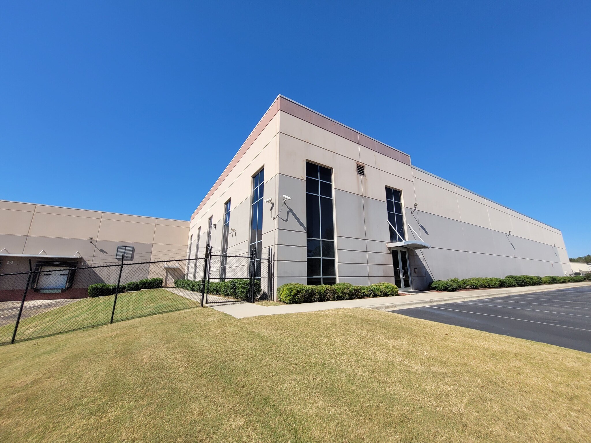 241 Commercial Park Cir, Calera, AL à louer Photo principale– Image 1 sur 3