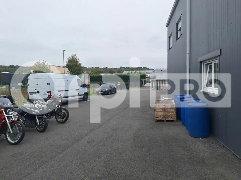 Local d'activités dans Crépy-en-Valois à vendre - Photo de l’immeuble – Image 2 sur 5