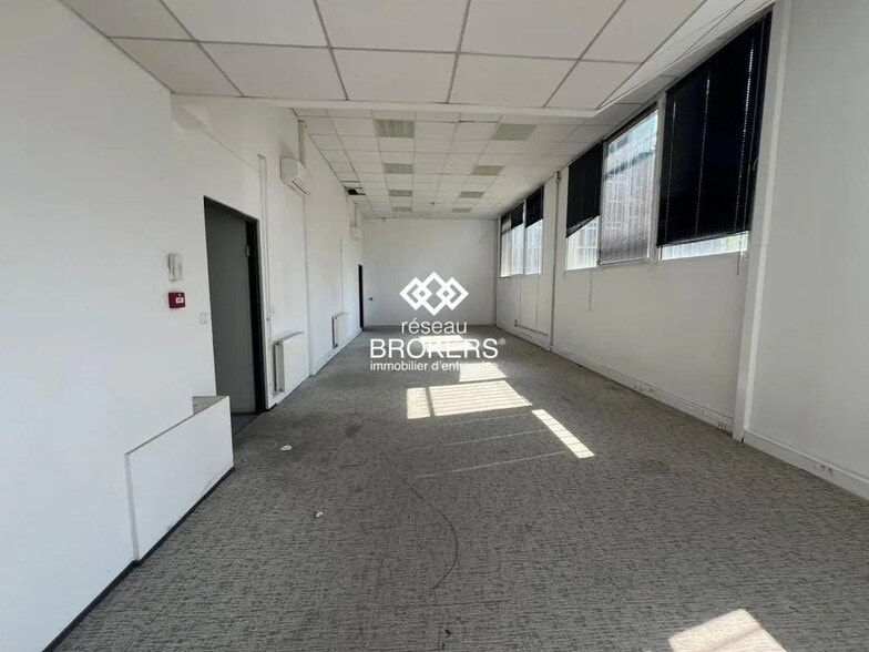 Industriel/Logistique dans Nanterre à vendre - Photo de l’immeuble – Image 2 sur 22