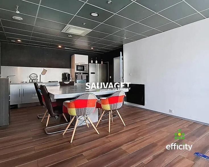 Bureau dans La Roche-sur-Foron à louer - Photo de l’immeuble – Image 2 sur 11