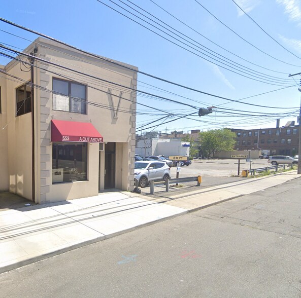 553 Willow Ave, Cedarhurst, NY à louer - Photo de l’immeuble – Image 2 sur 3
