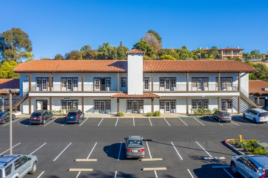 681 Encinitas Blvd, Encinitas, CA à louer - Photo de l’immeuble – Image 3 sur 19