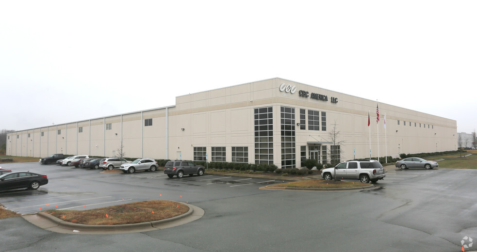 1017 Corporate Park Dr, Mebane, NC à louer - Photo de l’immeuble – Image 1 sur 9