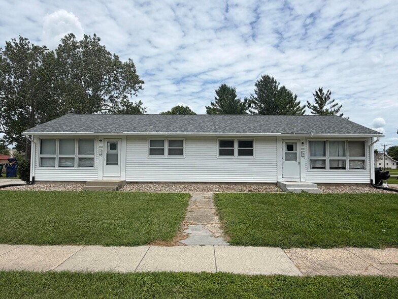 Tripp Street Duplex Properties portefeuille de 4 biens à vendre sur LoopNet.fr - Photo principale – Image 3 sur 4