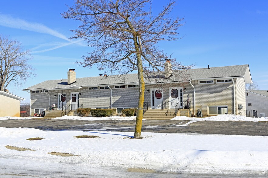 8170 Summit Rdg, White Lake Township, MI à vendre - Photo de l’immeuble – Image 3 sur 5