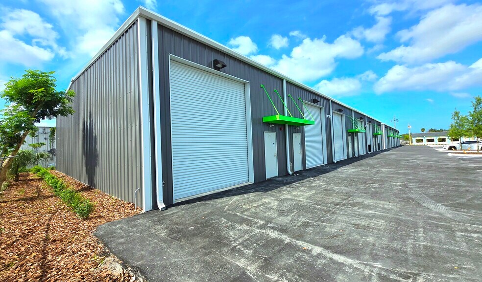 2701 14th St W, Bradenton, FL à louer - Photo de l’immeuble – Image 3 sur 8