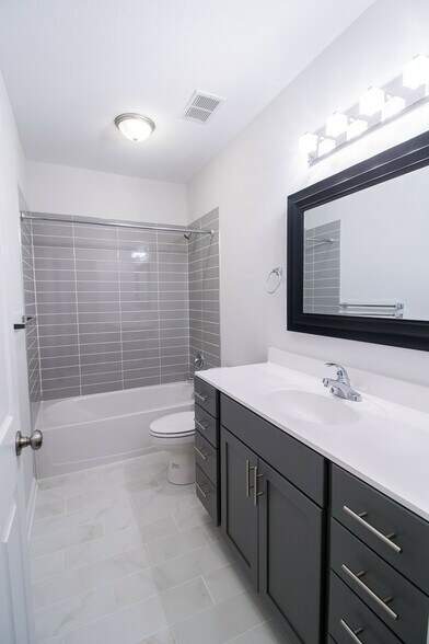 New Small Build Minneapolis Portfolio portefeuille de 4 biens à vendre sur LoopNet.fr - Photo de l’immeuble – Image 3 sur 11