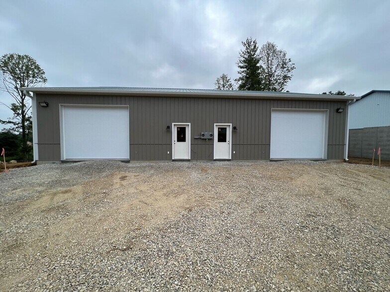 3139 N Westbury Village Dr Warehouses portefeuille de 4 biens à vendre sur LoopNet.fr - Photo de l’immeuble – Image 2 sur 6