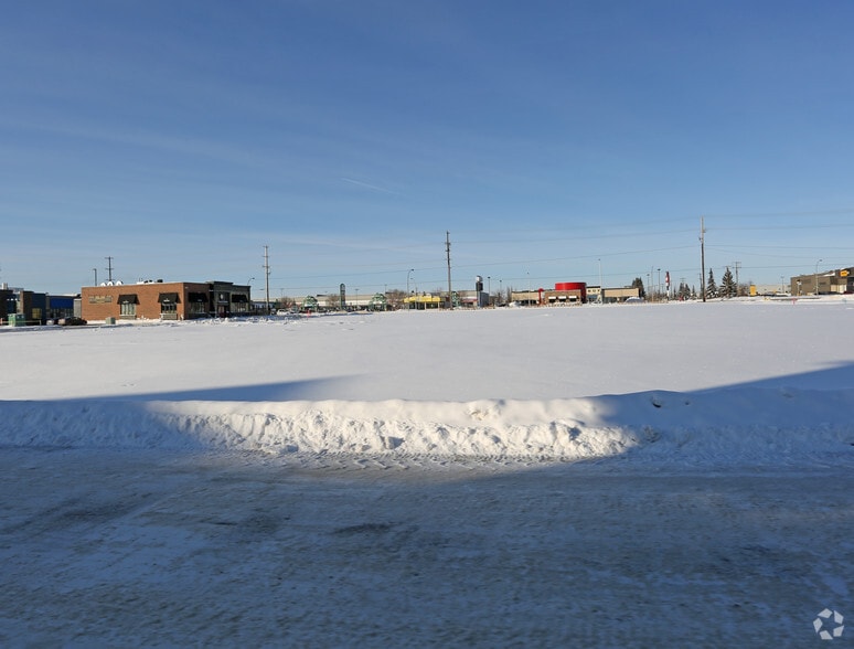 16951 109 Av NW, Edmonton, AB à louer - Photo de l’immeuble – Image 2 sur 2