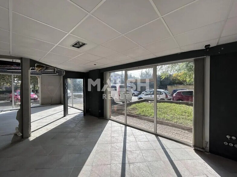 Local commercial dans Villefranche-sur-Saône à louer - Photo de l’immeuble – Image 3 sur 4