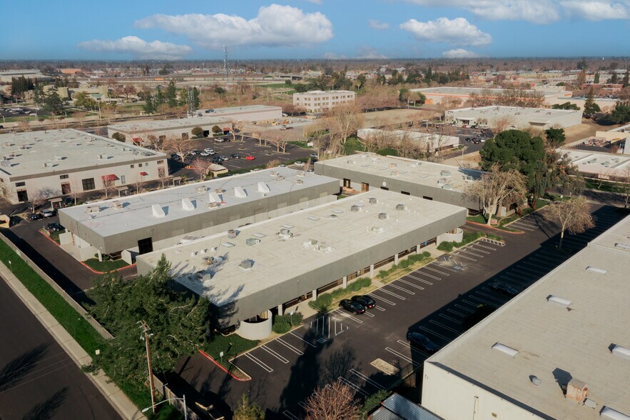 1581 Cummins Dr, Modesto, CA à louer - Photo de l’immeuble – Image 2 sur 6