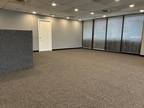 2734 W Kingsley Rd, Garland, TX à louer Photo intérieure– Image 2 sur 3