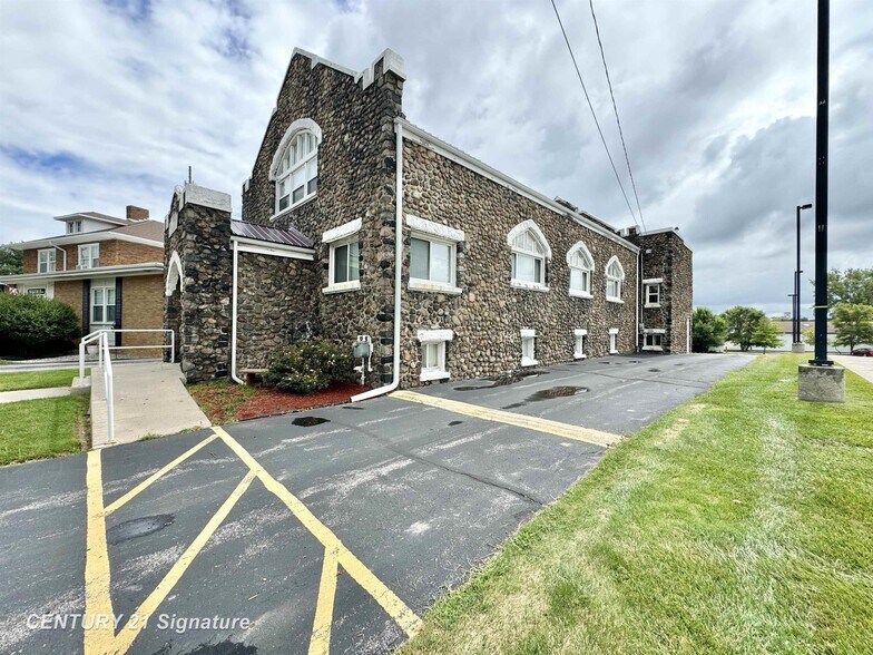 1214 N Michigan Ave, Saginaw, MI à vendre - Photo de l’immeuble – Image 2 sur 17