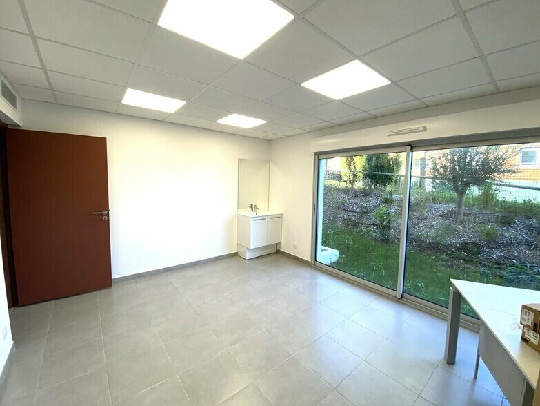 Bureau dans Villeneuve Loubet à louer - Photo intérieure – Image 2 sur 5