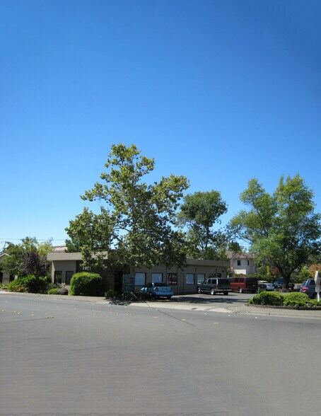 2999 Cleveland Ave, Santa Rosa, CA à louer - Photo de l’immeuble – Image 2 sur 2