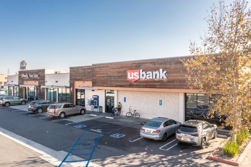 20052 Brookhurst St, Huntington Beach, CA à louer - Photo principale – Image 1 sur 8