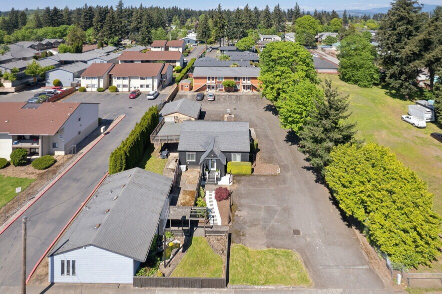 17641 SE Stark St, Portland, OR à vendre - Photo de l’immeuble – Image 3 sur 54
