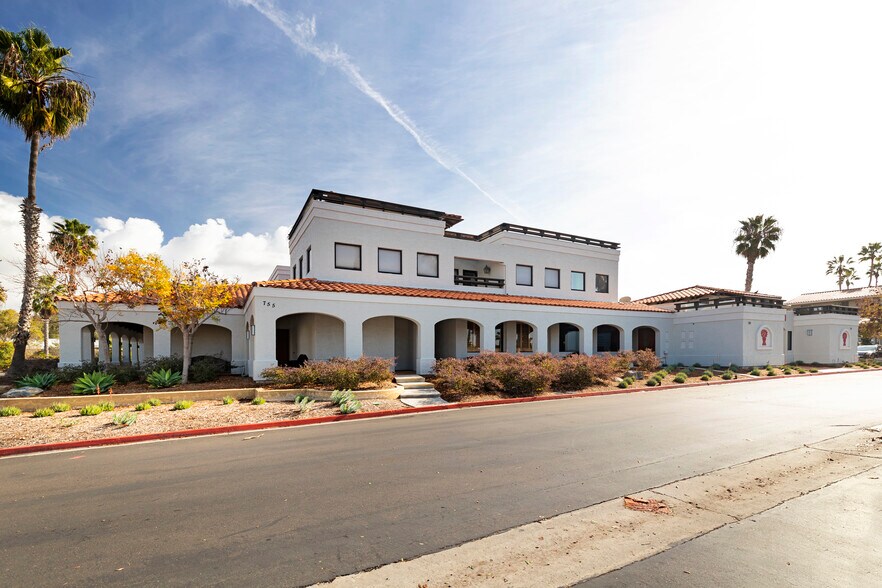 755 Raintree Dr, Carlsbad, CA à vendre - Photo de l’immeuble – Image 2 sur 9