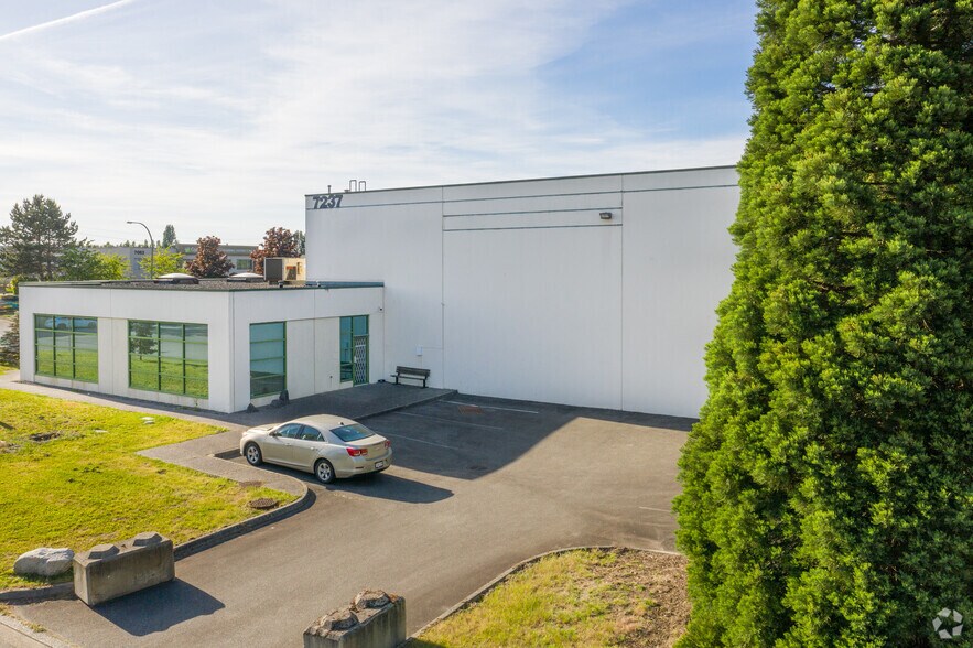 7237 Wilson Ave, Delta, BC à louer - Photo de l’immeuble – Image 3 sur 7