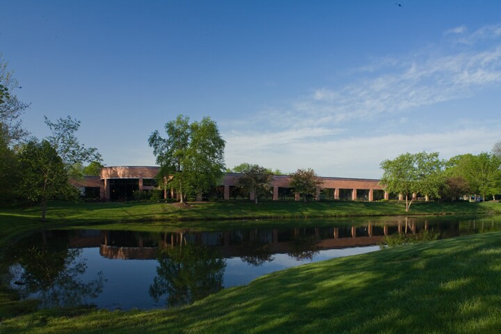 11495 N Pennsylvania St, Carmel, IN à louer - Photo de l’immeuble – Image 3 sur 7