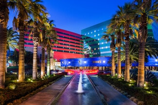 Plus de détails pour 8687 Melrose Ave, West Hollywood, CA - Différents types d’espaces à louer