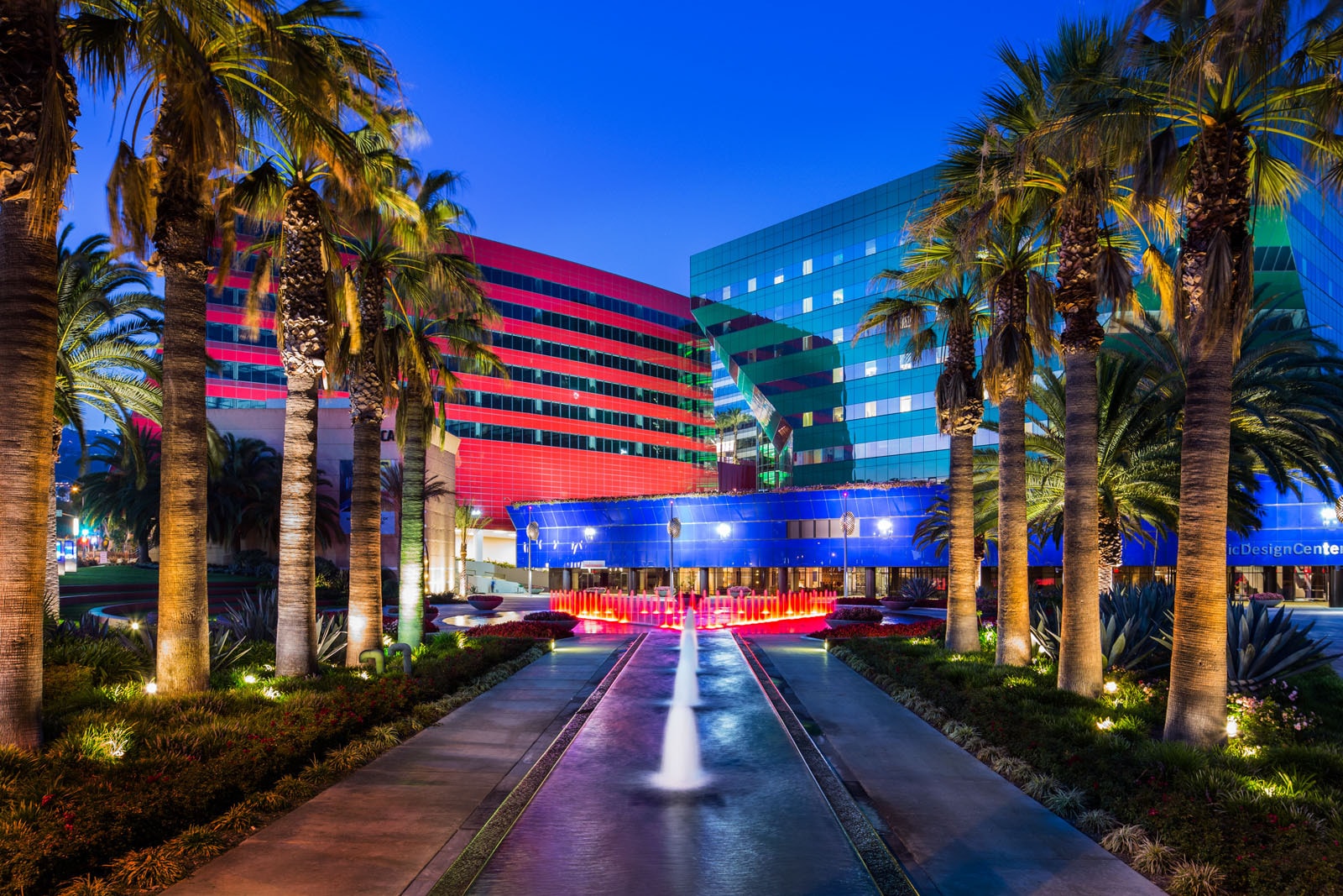 8687 Melrose Ave, West Hollywood, CA à louer Photo principale– Image 1 sur 11