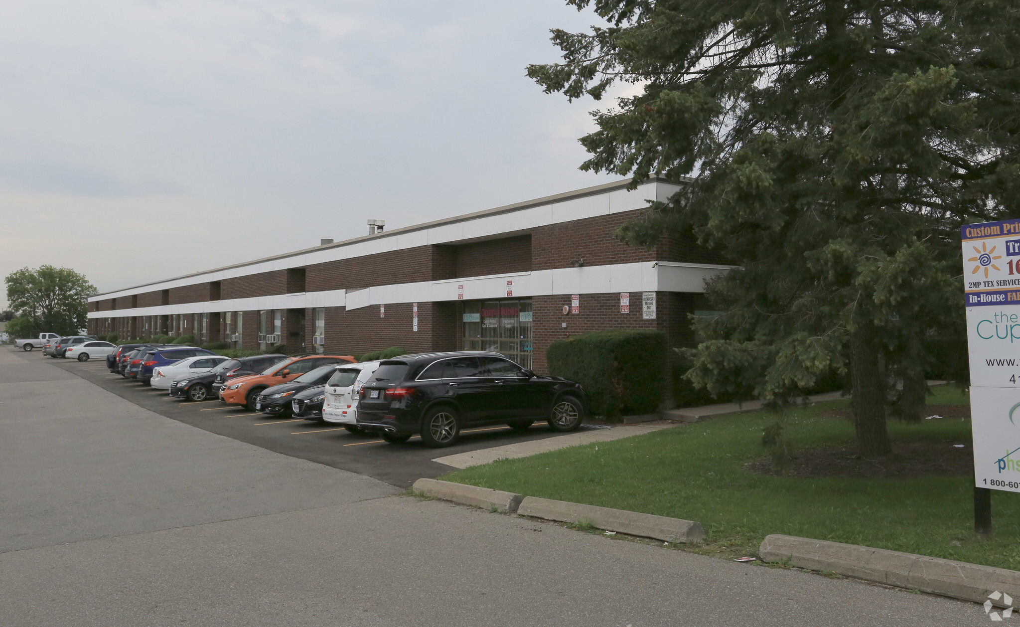 155-177 Dolomite Dr, Toronto, ON à louer Photo principale– Image 1 sur 5