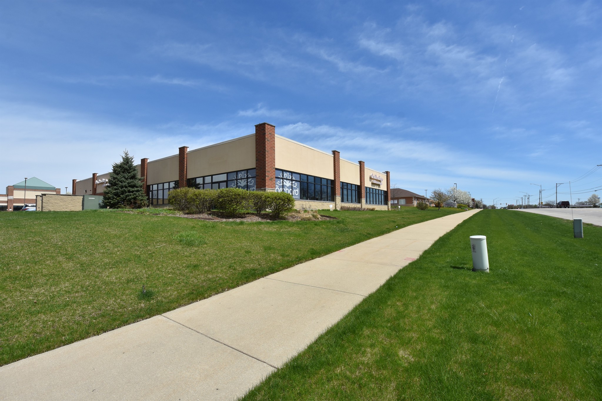 1175 Oak St, North Aurora, IL à louer Autre– Image 1 sur 11