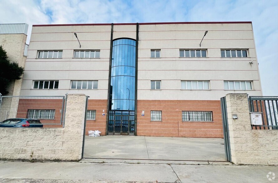 Calle Oficio, 22, Getafe, Madrid à vendre - Photo de l’immeuble – Image 2 sur 27