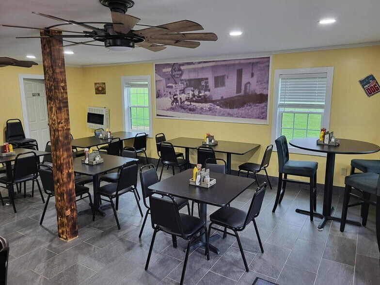 69 Erbacon Rd, Cowen, WV à vendre - Photo de l’immeuble – Image 2 sur 9