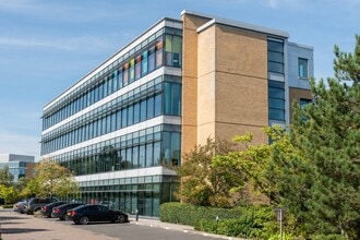 3000 Aviator Way, Manchester à louer Photo de l’immeuble– Image 1 sur 9