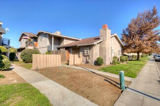 Plus de détails pour 581 W Ashlan Ave, Clovis, CA - Logement à vendre
