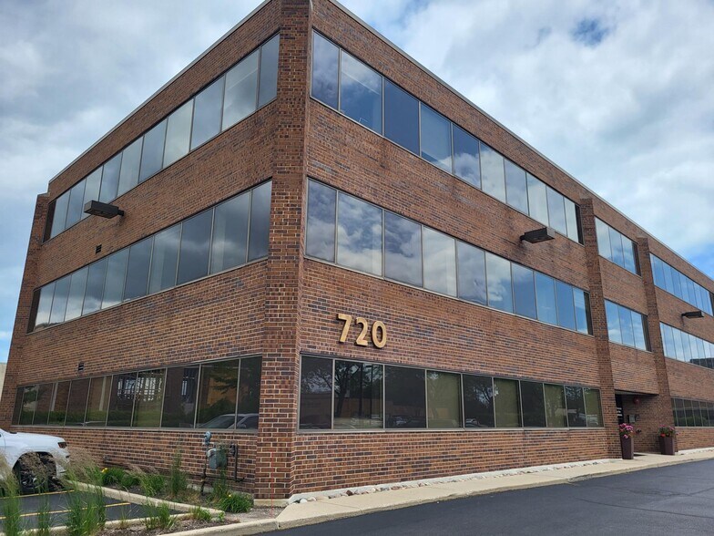 720 Osterman Ave, Deerfield, IL à louer - Photo principale – Image 1 sur 12