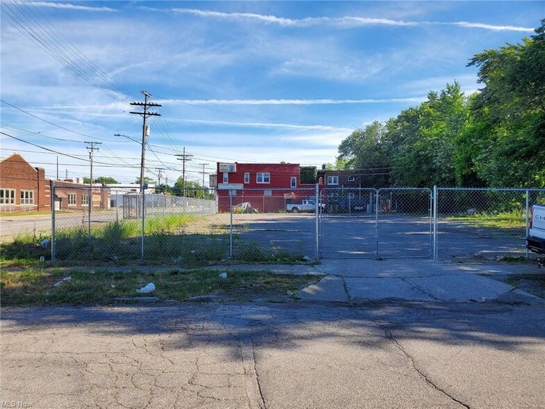 E 140th Cleveland st, Cleveland, OH à vendre - Photo principale – Image 1 sur 4