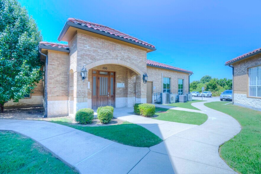 7711 San Jacinto Pl, Plano, TX à louer - Photo de l’immeuble – Image 3 sur 40