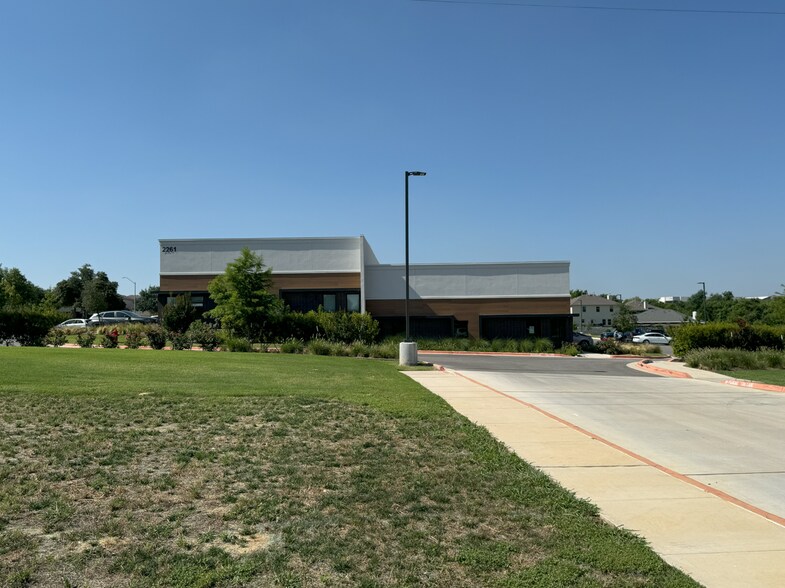 2261 Gattis School Rd, Round Rock, TX à louer - Photo de l’immeuble – Image 2 sur 5