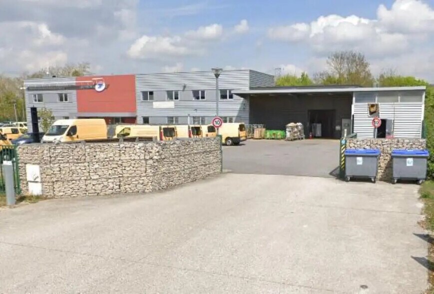 Local d’activités dans Chanteloup-les-Vignes à louer - Photo de l’immeuble – Image 2 sur 7