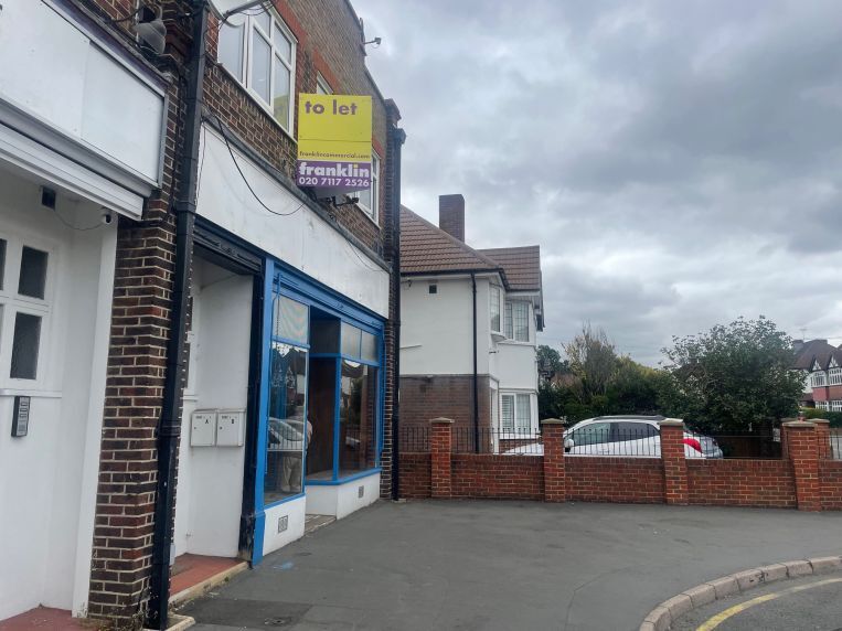 7 Stoneleigh Park Rd, Epsom à louer - Photo de l’immeuble – Image 3 sur 9