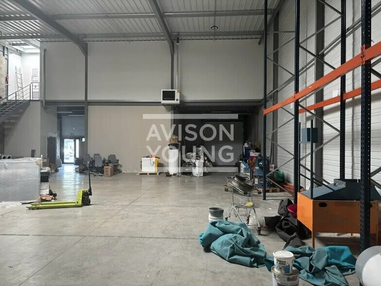 Local d’activités dans Aulnay-sous-Bois à louer - Photo de l’immeuble – Image 3 sur 5